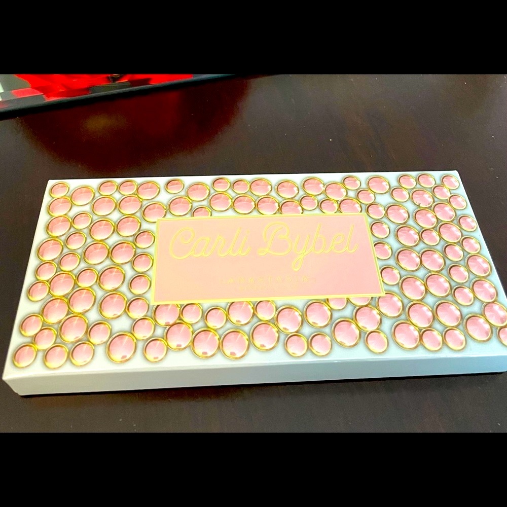 COPY - BNIB ABH x Carli Bybel Palette!
